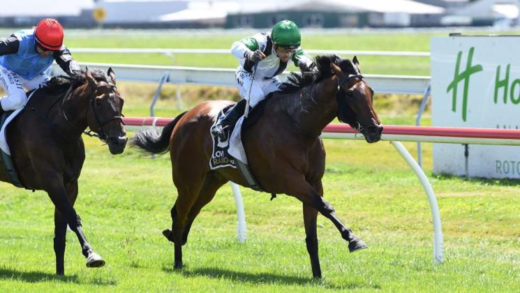 Pike toasts Roederer’s maiden victory