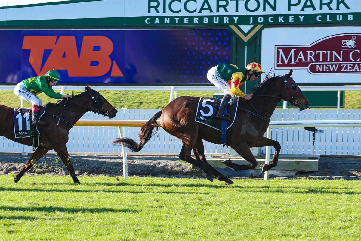 Lombardi makes winning return for Smith