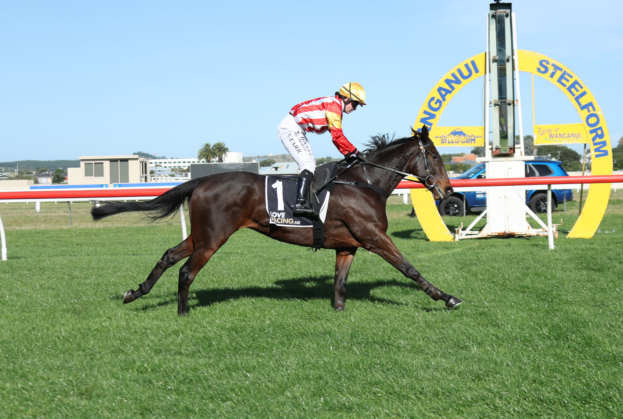 Amber Ridell Never Look Back makes winning start to jumps season